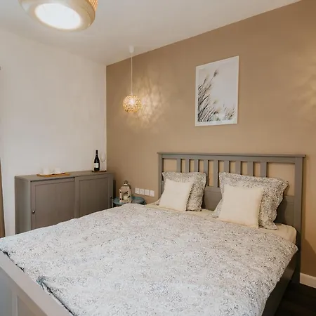 Bed and Breakfast Gyopar - Gyoparosfuerdo Orosháza