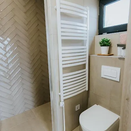 Gyopar - Gyoparosfuerdo 4*