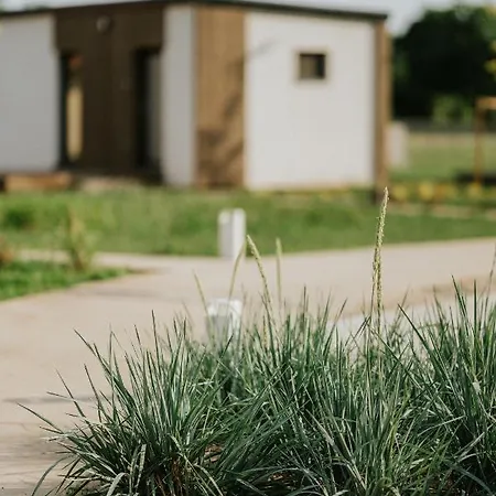 Gyopar - Gyoparosfuerdo 4*