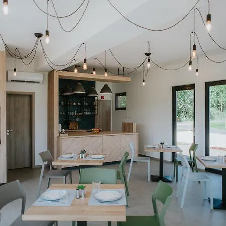 Gyopar - Gyoparosfuerdo 4*